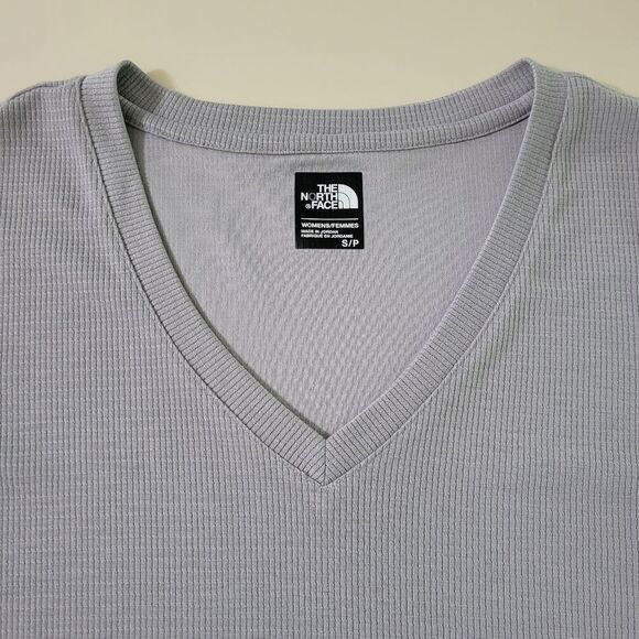 North Face Women's Gray Ribbed V-neck Short Sleeve T-shirt - Picture 6 of 12